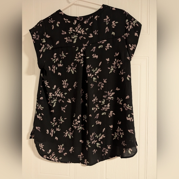 Reitmans short sleeve floral blouse - Picture 3 of 3